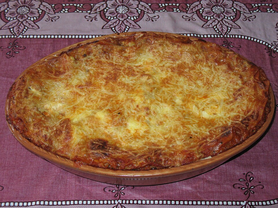 Börek Tadında Fırında Beşamel Soslu Kıymalı Fırın Makarna