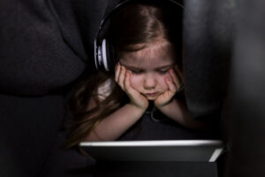 girl-with-tablet-blanket (1)